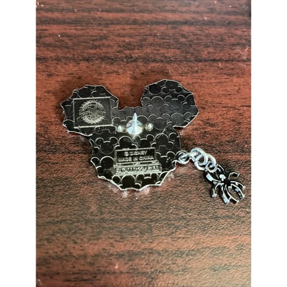 Disney Mickey‎ Icon Spiderweb With Spider Halloween Pin